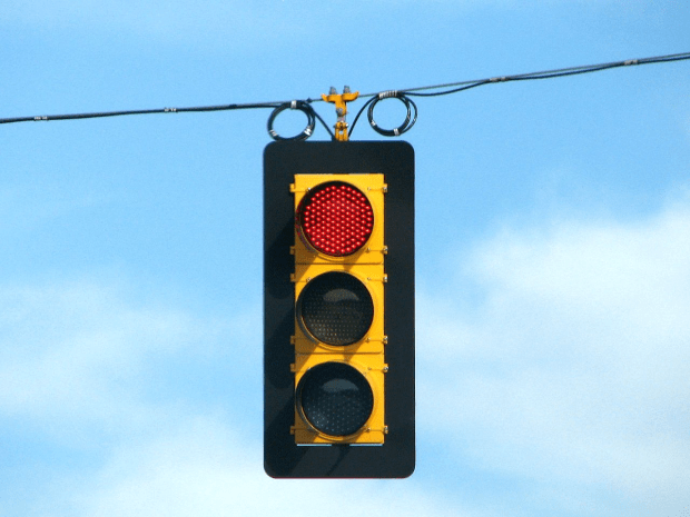 1280px-LED_traffic_light_on_red.png